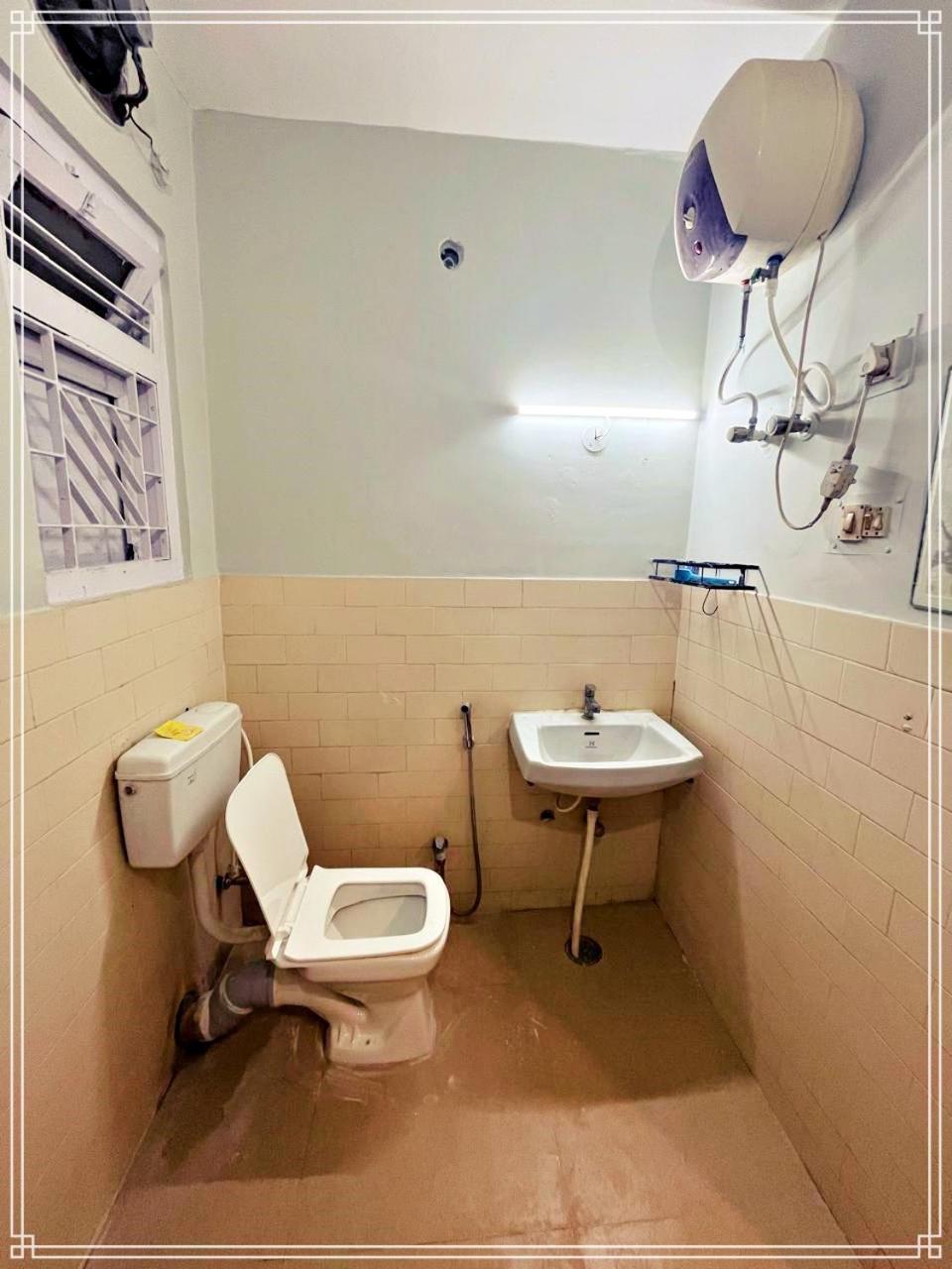 Kanak Laxmi Villa B & B Гувахати Екстериор снимка
