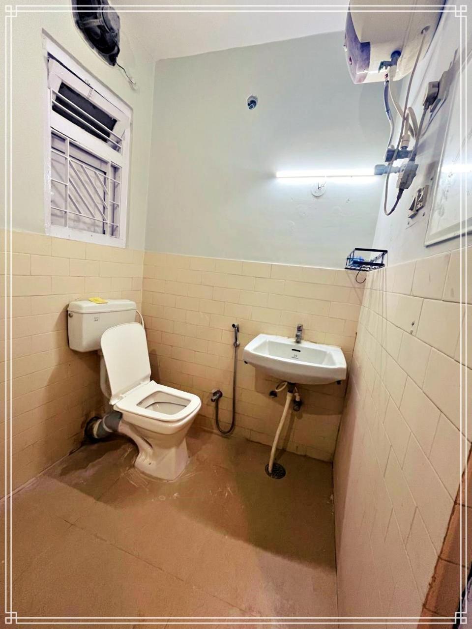Kanak Laxmi Villa B & B Гувахати Екстериор снимка